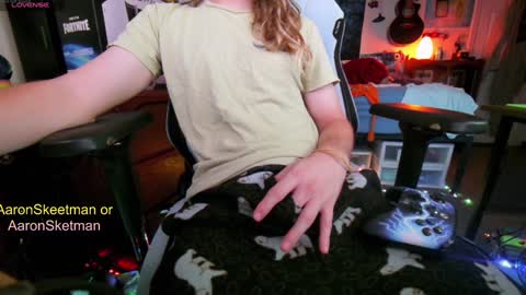 Aaron Skeetman online show from December 14, 12:33 pm