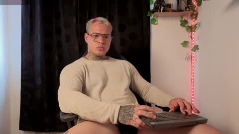 aaronsmith2_ online show from March 28, 6:51 pm