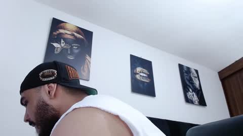 aaronteylor online show from December 7, 9:39 am