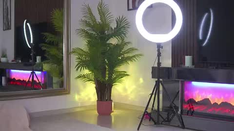 Snapshot of abbela_white chatting on May 14, 5:36 am Alexa online show from May 14, 5:36 am