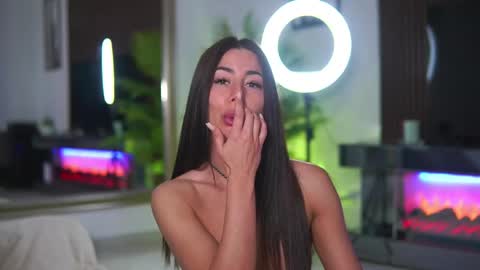 Snapshot of abbela_white chatting on May 16, 6:10 am Alexa online show from May 16, 6:10 am