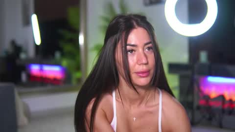 Snapshot of abbela_white chatting on May 19, 5:58 am Alexa online show from May 19, 5:58 am