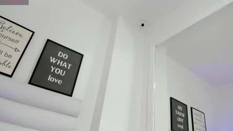 Snapshot of abbey_walker chatting on February 14, 11:18 am abbey_walker online show from February 14, 11:18 am