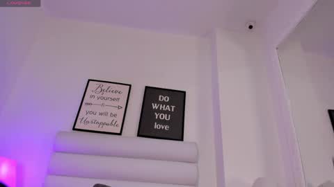 abbey_walker online show from April 7, 11:21 am