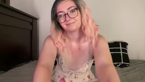 Snapshot of abbiwillow chatting on July 31, 3:11 pm Abbi Willow online show from July 31, 3:11 pm