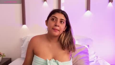 Snapshot of abby_millerr_ chatting on December 22, 12:24 pm Abbygail online show from December 22, 12:24 pm