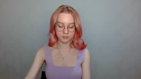 Snapshot of abbymoore__ chatting on December 6, 9:43 am Abby Lovense is active online show from December 6, 9:43 am