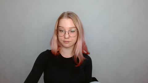 Snapshot of abbymoore__ chatting on December 15, 11:45 am Abby Lovense is active online show from December 15, 11:45 am