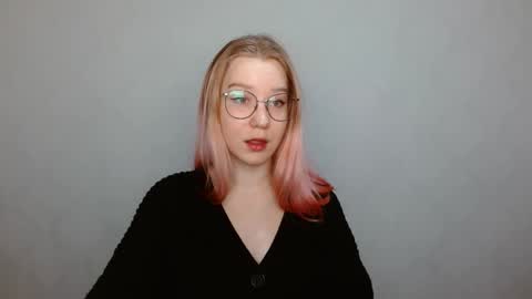 Snapshot of abbymoore__ chatting on December 16, 9:03 am Abby Lovense is active online show from December 16, 9:03 am