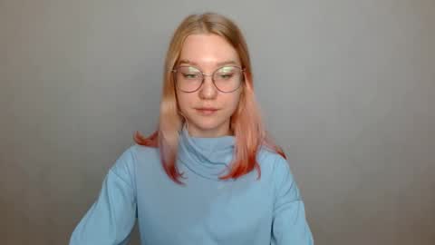 Snapshot of abbymoore__ chatting on December 20, 1:00 pm Abby Lovense is active online show from December 20, 1:00 pm