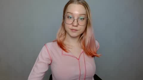 Snapshot of abbymoore__ chatting on December 22, 1:00 pm Abby Lovense is active online show from December 22, 1:00 pm