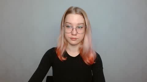 Snapshot of abbymoore__ chatting on December 29, 9:39 am Abby Lovense is active online show from December 29, 9:39 am