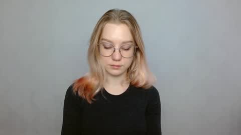 Snapshot of abbymoore__ chatting on January 5, 9:05 am Abby Lovense is active online show from January 5, 9:05 am