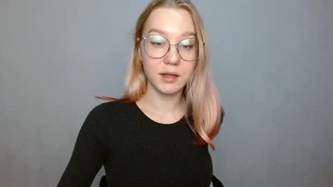 Snapshot of abbymoore__ chatting on January 5, 12:10 pm Abby Lovense is active online show from January 5, 12:10 pm