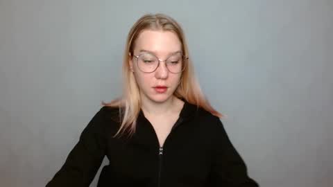 Snapshot of abbymoore__ chatting on January 25, 8:42 am Abby Lovense is active online show from January 25, 8:42 am