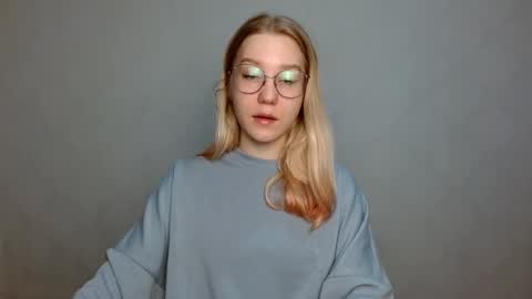 Snapshot of abbymoore__ chatting on March 1, 8:13 am Abby Lovense is active online show from March 1, 8:13 am