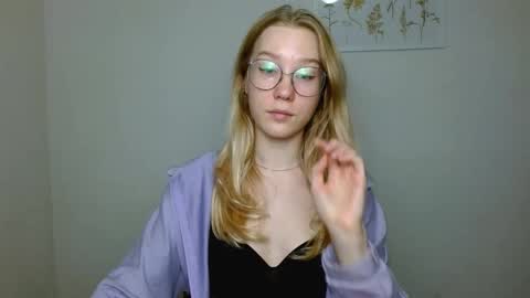 Snapshot of abbymoore__ chatting on October 7, 11:40 am Abby Lovense is active online show from October 7, 11:40 am