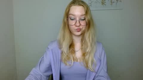 Snapshot of abbymoore__ chatting on October 10, 1:32 pm Abby Lovense is active online show from October 10, 1:32 pm