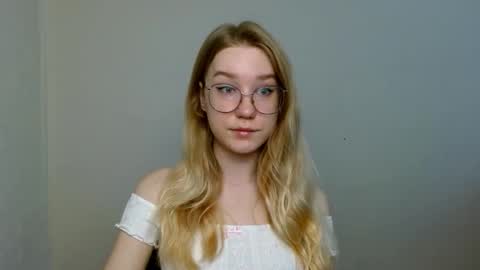 Abby Lovense is active online show from November 19, 8:14 am