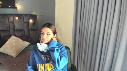 Snapshot of abbywathson chatting on September 18, 8:22 pm A B B Y online show from September 18, 8:22 pm