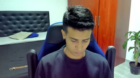 Independence model AbelAsburgo online show from October 23, 2:44 am