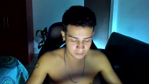 Independence model AbelAsburgo online show from November 15, 10:23 am