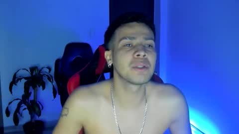 Independence model AbelAsburgo online show from December 13, 11:21 pm