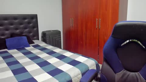 Independence model AbelAsburgo online show from January 15, 2:16 am