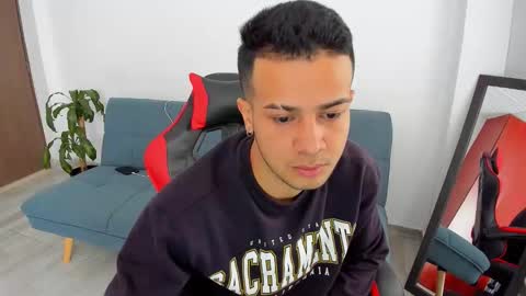 Independence model AbelAsburgo online show from March 22, 12:52 pm