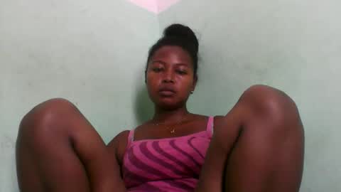 Snapshot of abella677022 chatting on February 20, 6:26 am abella677022 online show from February 20, 6:26 am