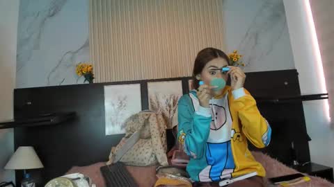 Abella online show from September 12, 2:17 pm