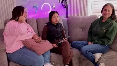 abella_as_ online show from February 24, 3:43 pm