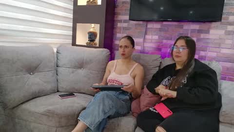 abella_as_ online show from May 20, 2:01 pm