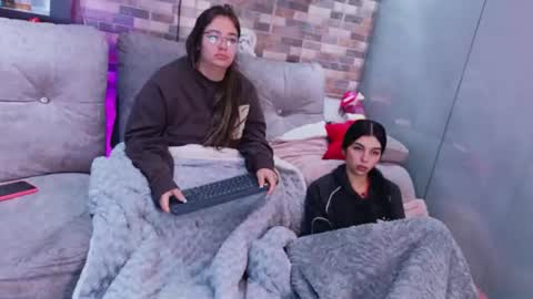 abella_as_ online show from July 14, 10:32 am