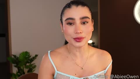 Snapshot of abie_owen chatting on June 3, 12:46 am abie_owen online show from June 3, 12:46 am