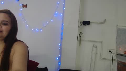 Snapshot of abigail_jhonss chatting on January 14, 8:31 am abigail_jhonss online show from January 14, 8:31 am