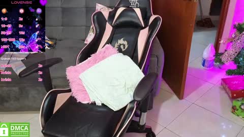 Snapshot of abigail_monroe__ chatting on December 12, 5:20 am abigail_monroe__ online show from December 12, 5:20 am