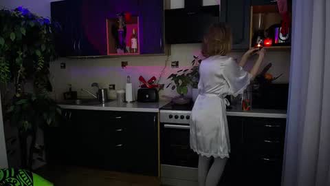 Abigail Mcgee online show from December 1, 4:50 am