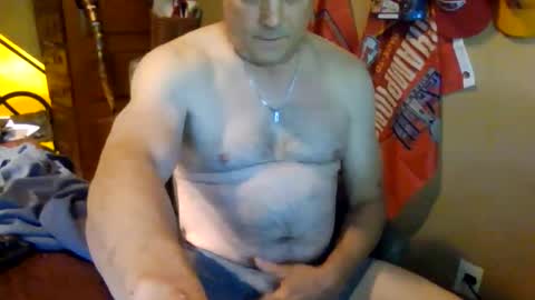 Snapshot of aboringguy chatting on June 1, 1:57 pm aboringguy online show from June 1, 1:57 pm