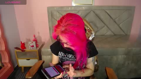 Snapshot of abril_ch_ chatting on February 9, 12:31 pm abril_ch_ online show from February 9, 12:31 pm