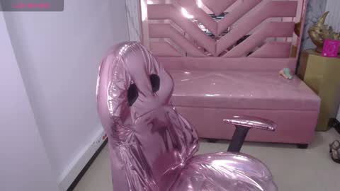 Snapshot of abril_ch_ chatting on February 23, 12:35 pm abril_ch_ online show from February 23, 12:35 pm