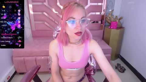 Snapshot of abril_ch_ chatting on March 6, 2:46 pm abril_ch_ online show from March 6, 2:46 pm