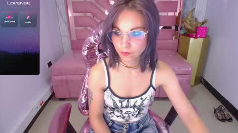 Snapshot of abril_ch_ chatting on March 26, 12:11 pm abril_ch_ online show from March 26, 12:11 pm