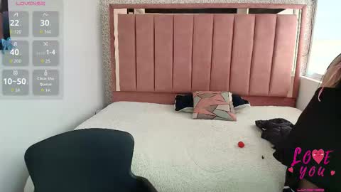 Abril Fox online show from March 23, 7:29 pm