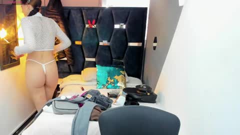 Abril Fox online show from April 15, 9:04 pm