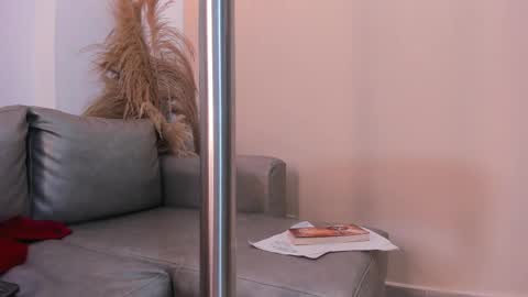 Snapshot of abril_ricci chatting on March 11, 8:09 am Abril  online show from March 11, 8:09 am