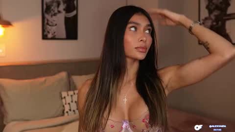 Snapshot of abril_w18 chatting on January 6, 11:40 pm My name is Alexa. Please say hello I like to chat with you. If you have requests please use tip online show from January 6, 11:40 pm