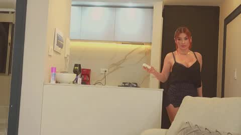 Abril Colls online show from November 4, 6:45 am