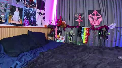 my main acc  sistoned online show from June 28, 2:01 pm