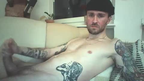 Snapshot of achix2704 chatting on March 4, 9:54 pm achix2704 online show from March 4, 9:54 pm
